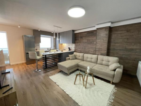Malachite Urban Gem - Skyline Terrace Oasis